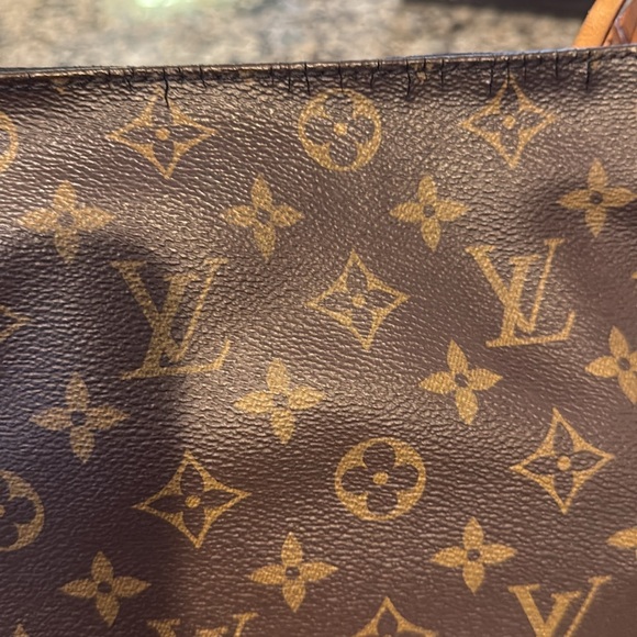 Beautiful Louis Vuitton Gaia. - Picture 11 of 13